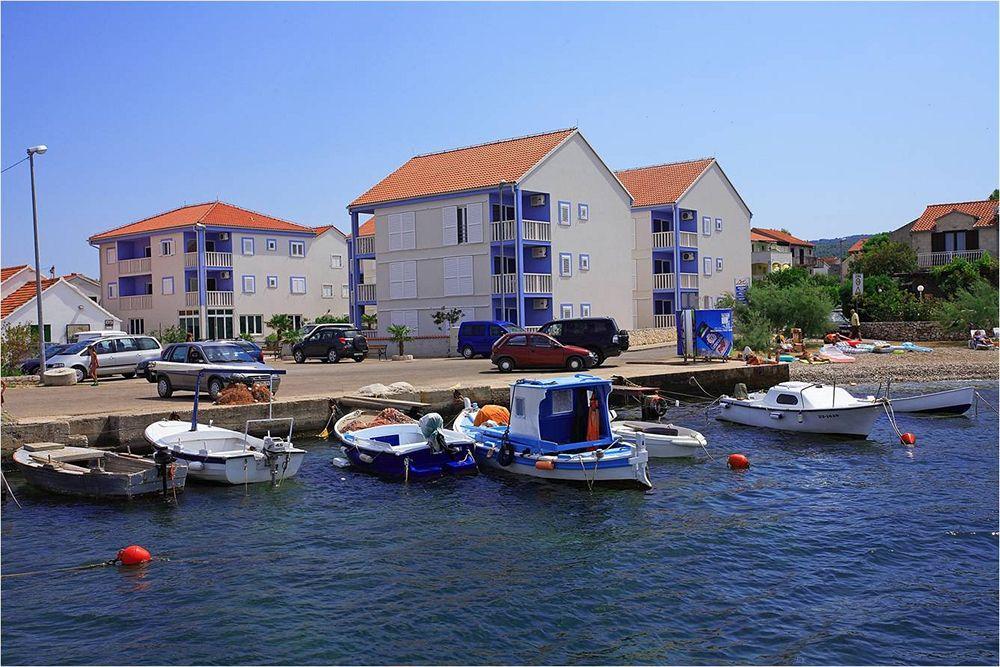 Aparthotel Marina Gromela Mirce Buitenkant foto